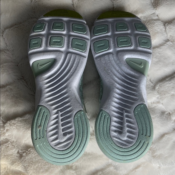 Nike  women’s Size 13 - Picture 6 of 8